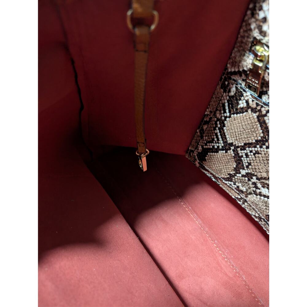 Steve Madden Tote With Matching Snakeskin Bag - P… - image 6